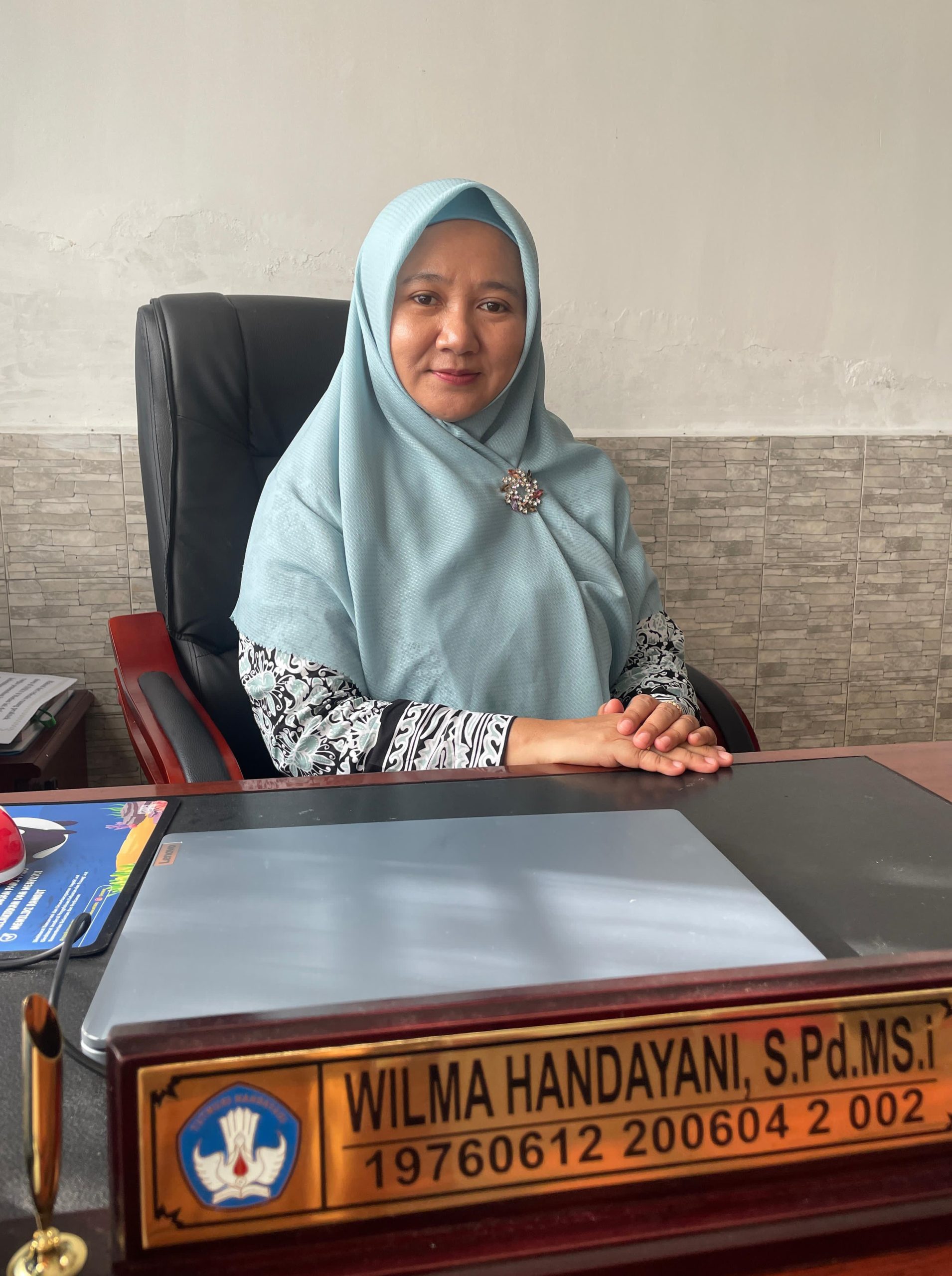 kepala sekolah SMKN8 WILMA HANDAYANI