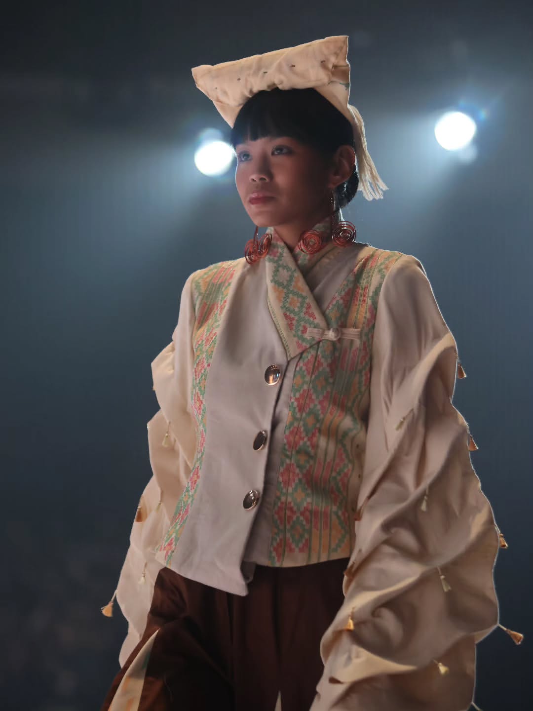 Indonesia Fashion Week 2026 -ULOS SIMETRIA-PKL ADAHMODE × SMKN 8 MEDANDesain by – Kayla Naswa B (5)