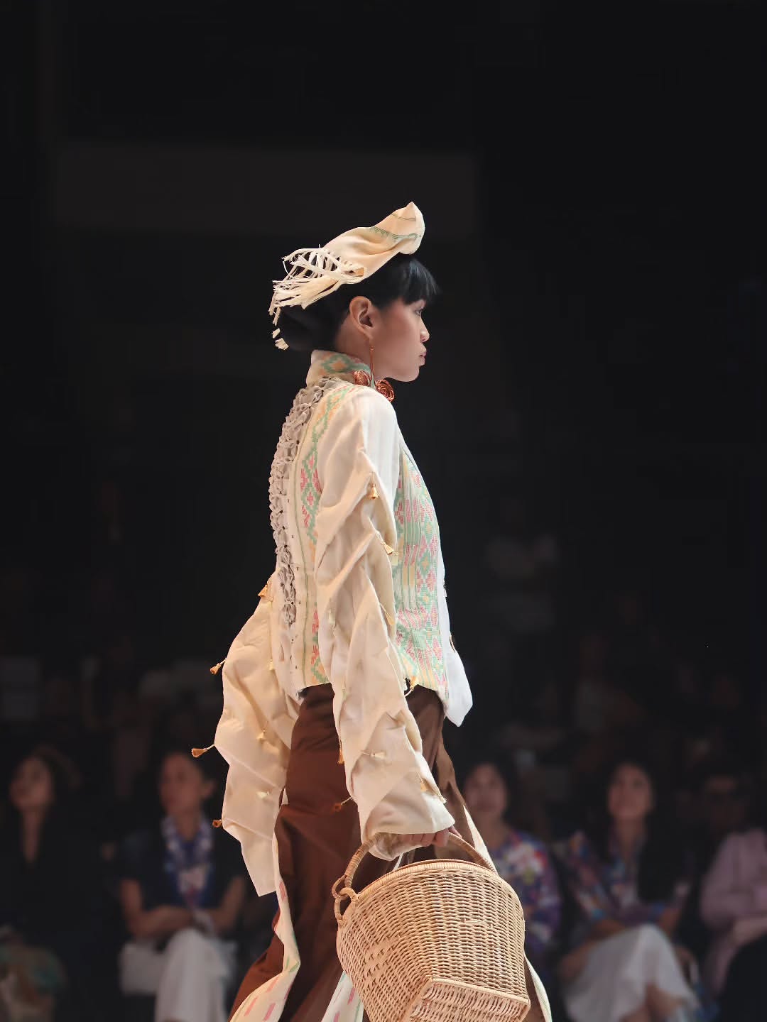Indonesia Fashion Week 2026 -ULOS SIMETRIA-PKL ADAHMODE × SMKN 8 MEDANDesain by – Kayla Naswa B (6)