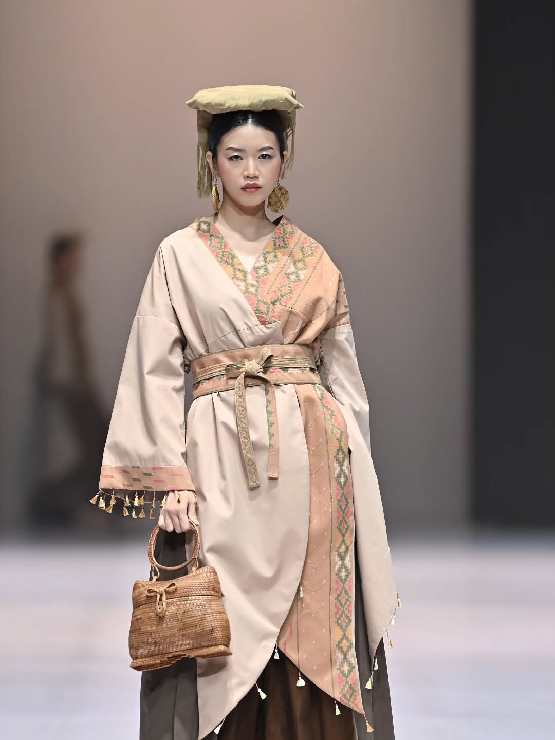 Indonesia Fashion Week 2026 -ULOS SIMETRIA-PKL ADAHMODE × SMKN 8 MEDANDesign by – Amelia Ramadh (2)
