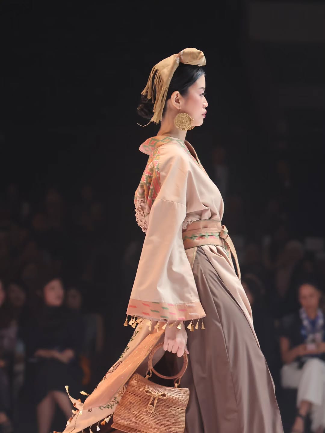 Indonesia Fashion Week 2026 -ULOS SIMETRIA-PKL ADAHMODE × SMKN 8 MEDANDesign by – Amelia Ramadh (4)