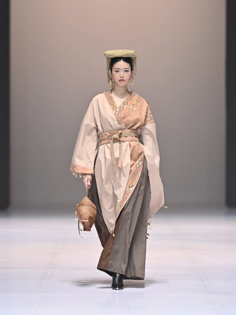 Indonesia Fashion Week 2026 -ULOS SIMETRIA- PKL ADAHMODE × SMKN 8 MEDAN