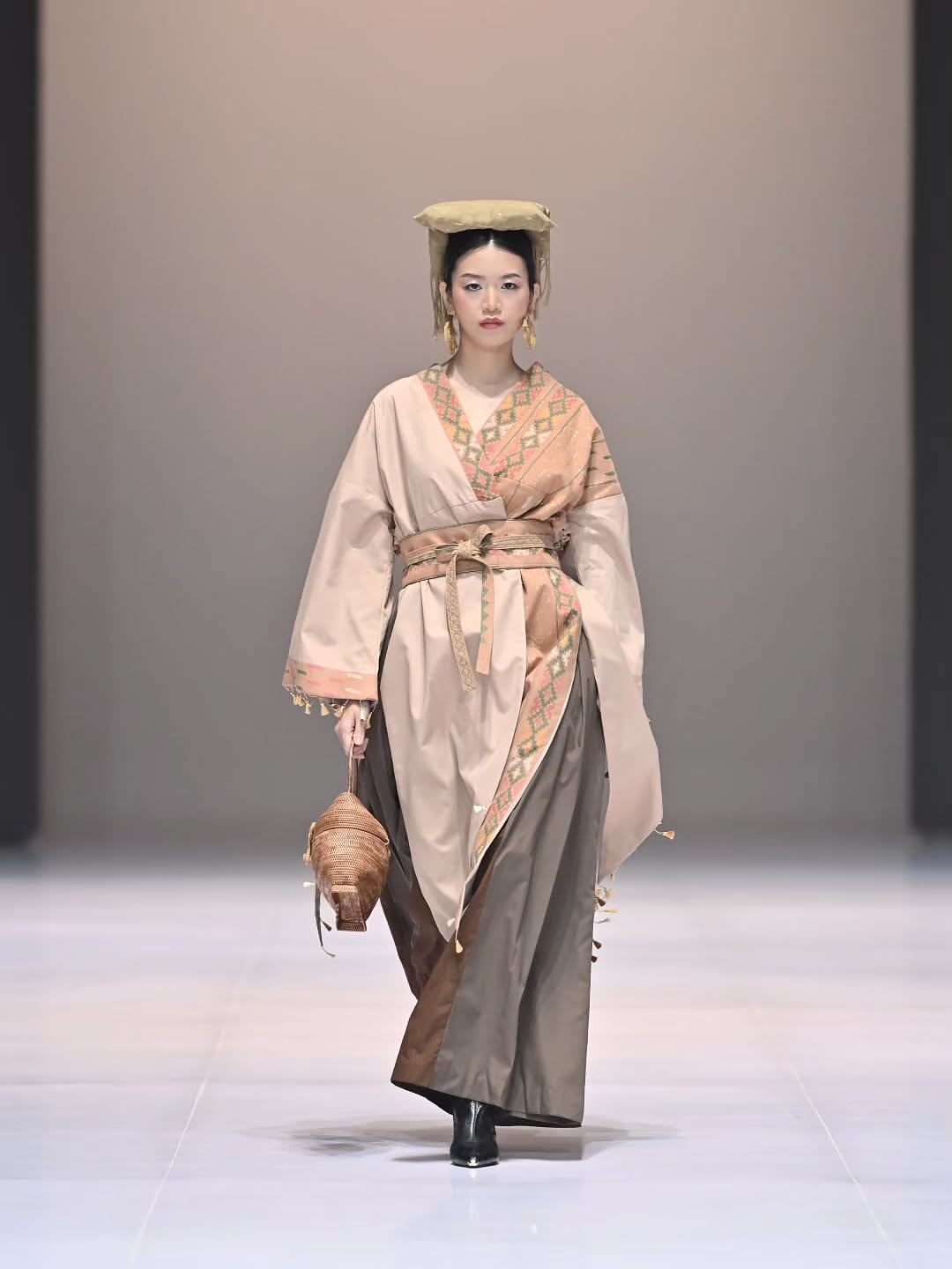 Indonesia Fashion Week 2026 -ULOS SIMETRIA- PKL ADAHMODE × SMKN 8 MEDAN