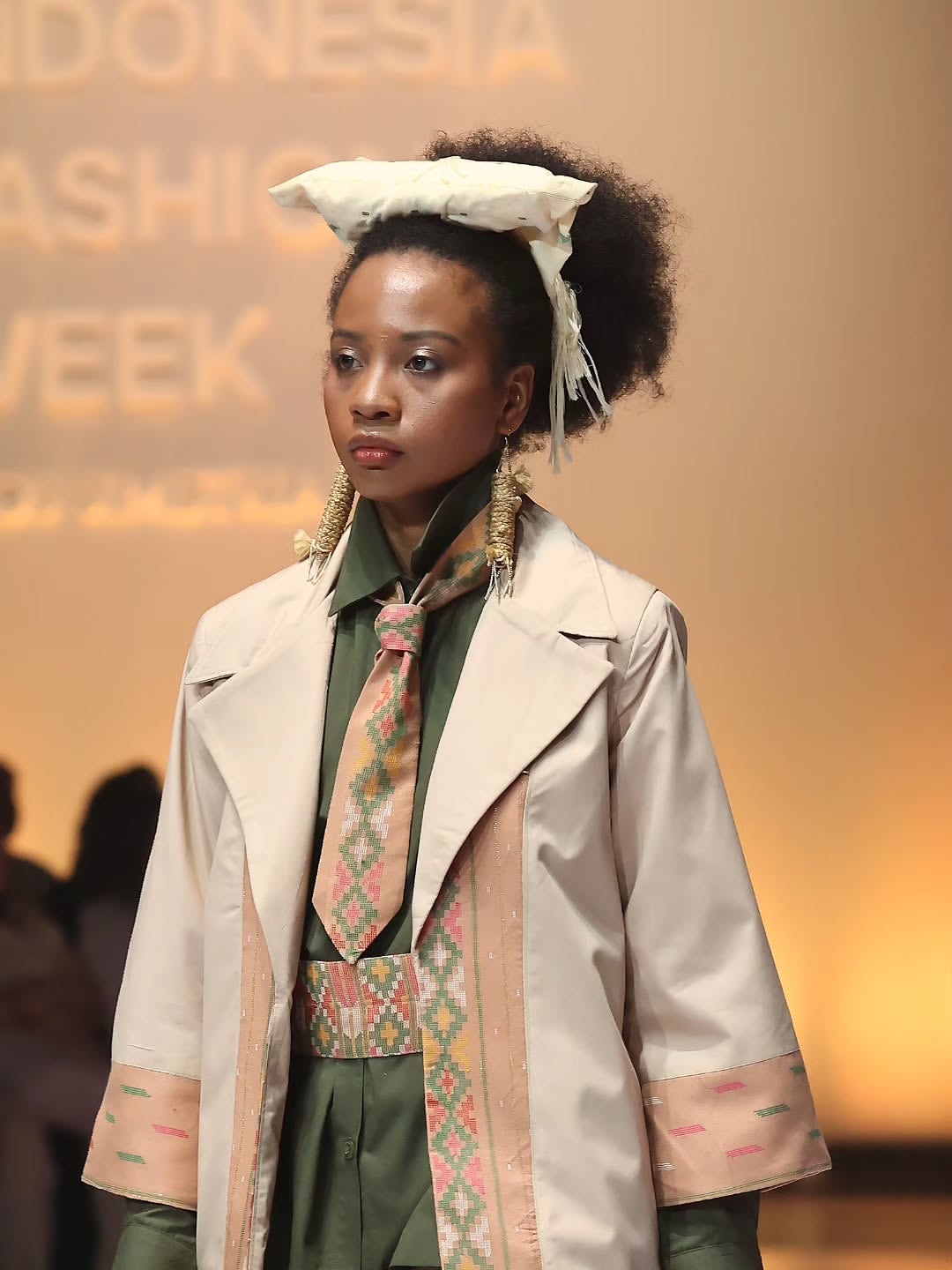 Indonesia Fashion Week 2026 -ULOS SIMETRIA-PKL ADAHMODE × SMKN 8 MEDANDesign by – Gladies Keyza (4)