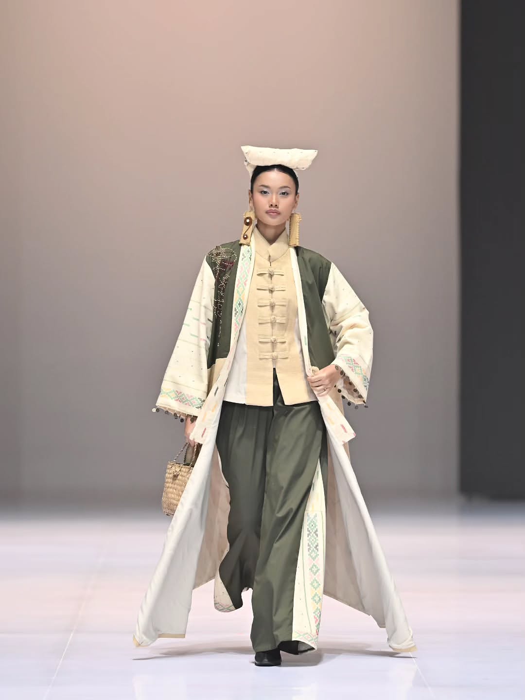 Indonesia Fashion Week 2026 -ULOS SIMETRIA-PKL ADAHMODE × SMKN 8 MEDANDesign by – Vayra Annisa (1)