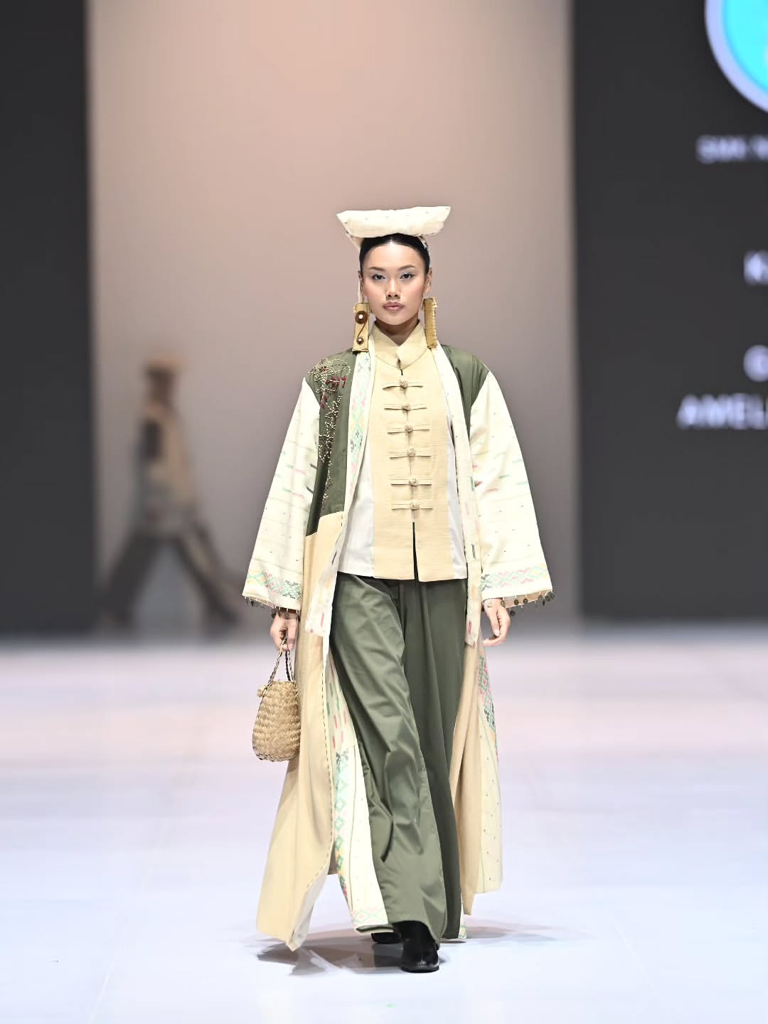Indonesia Fashion Week 2026 -ULOS SIMETRIA-PKL ADAHMODE × SMKN 8 MEDANDesign by – Vayra Annisa (2)