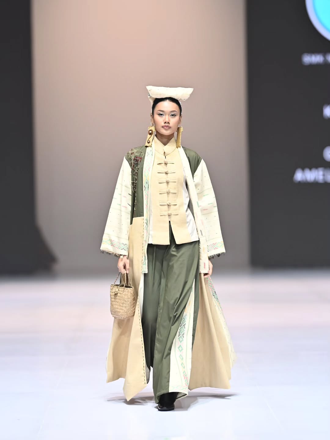 Indonesia Fashion Week 2026 -ULOS SIMETRIA-PKL ADAHMODE × SMKN 8 MEDANDesign by – Vayra Annisa (3)