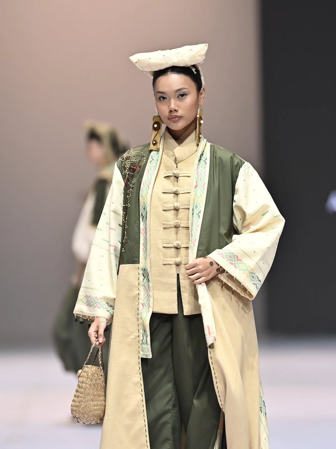 Indonesia Fashion Week 2026 -ULOS SIMETRIA-PKL ADAHMODE × SMKN 8 MEDANDesign by – Vayra Annisa (5)