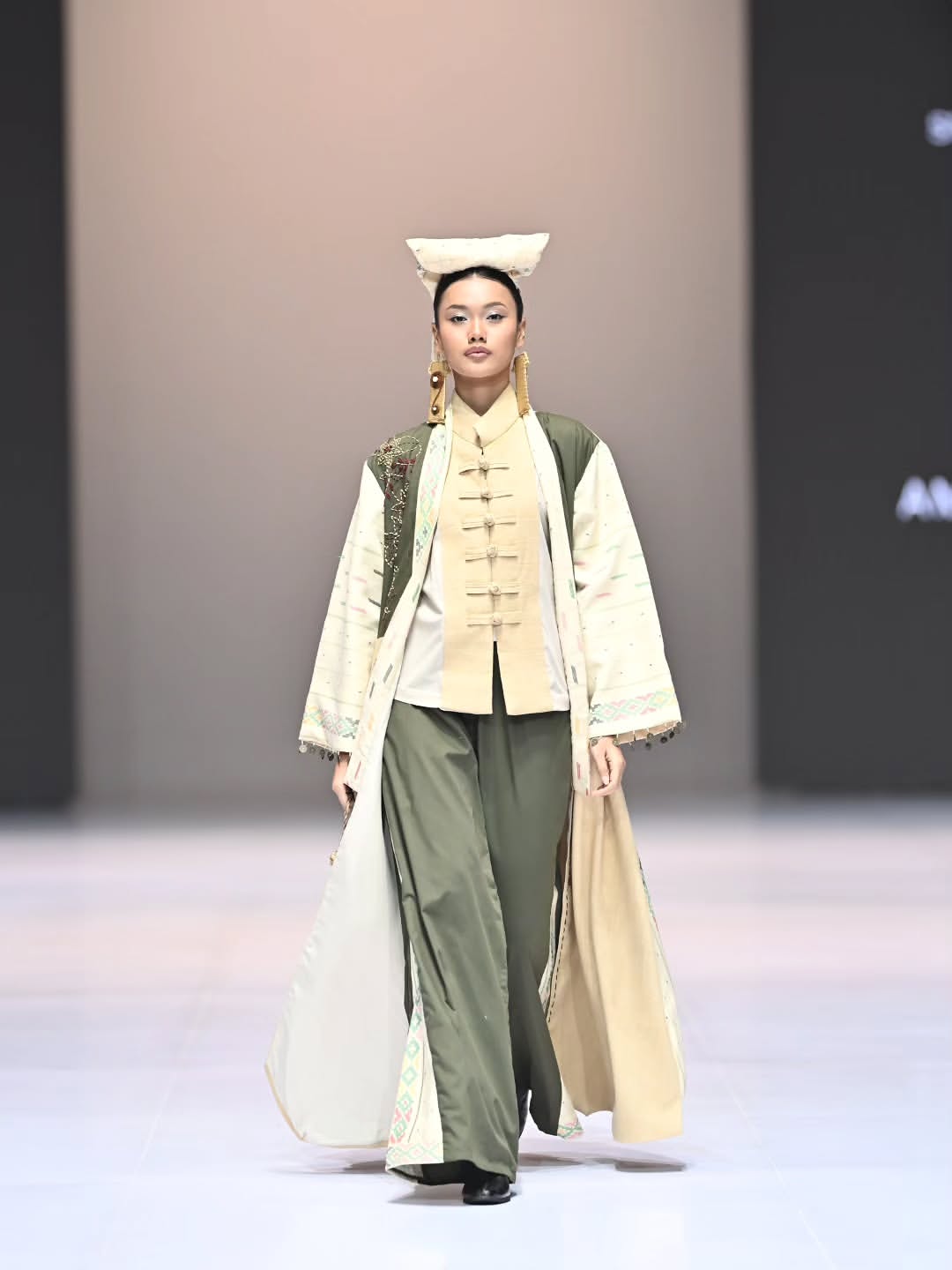 Indonesia Fashion Week 2026 -ULOS SIMETRIA-PKL ADAHMODE × SMKN 8 MEDANDesign by – Vayra Annisa (6)