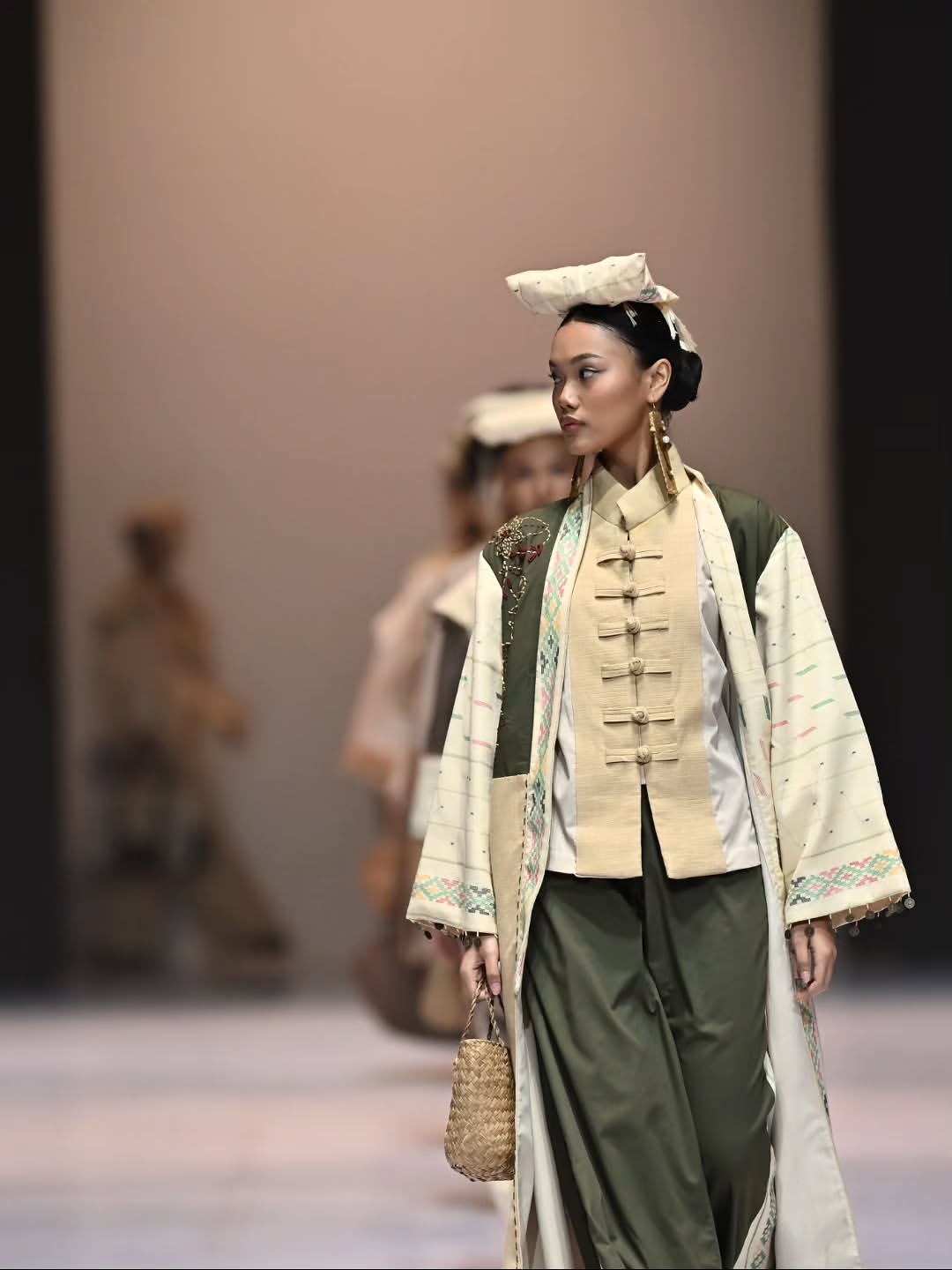 Indonesia Fashion Week 2026 -ULOS SIMETRIA-PKL ADAHMODE × SMKN 8 MEDANDesign by – Vayra Annisa (7)