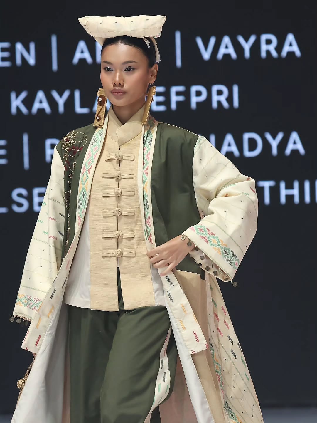 Indonesia Fashion Week 2026 -ULOS SIMETRIA-PKL ADAHMODE × SMKN 8 MEDANDesign by – Vayra Annisa (8)
