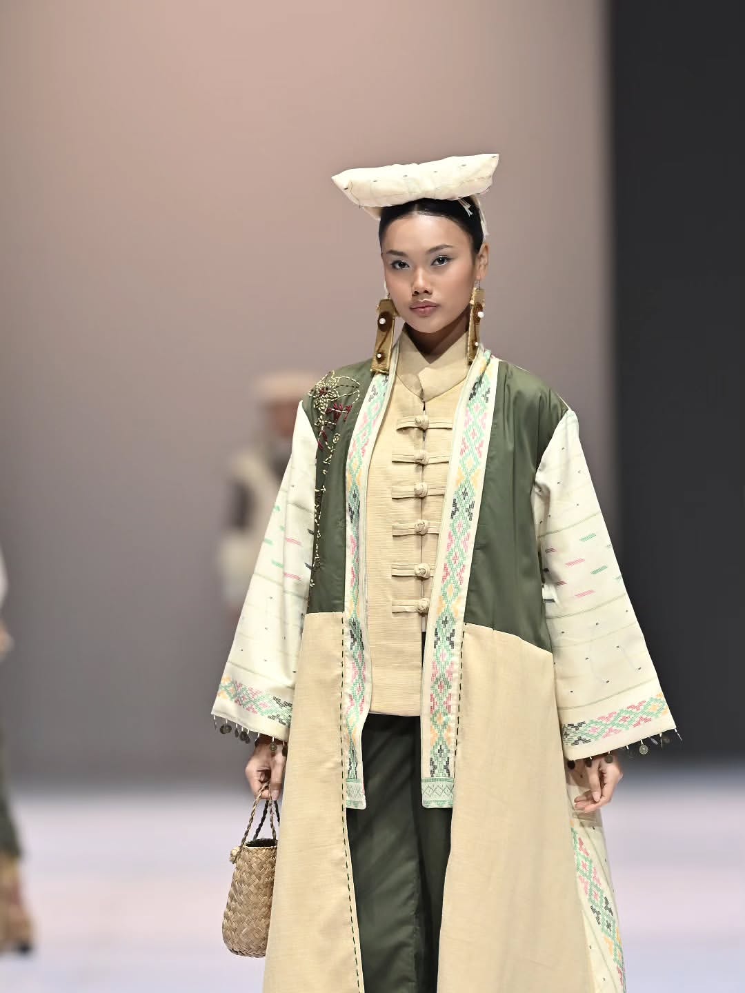Indonesia Fashion Week 2026 -ULOS SIMETRIA-PKL ADAHMODE × SMKN 8 MEDANDesign by – Vayra Annisa (9)
